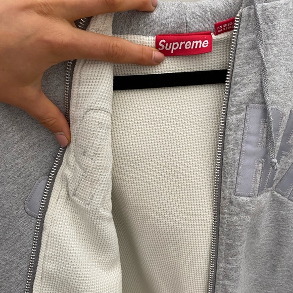 Supreme Arc Logo Thermal Zip Up Sweatshirt
Ash Grey - Picture 5 of 9